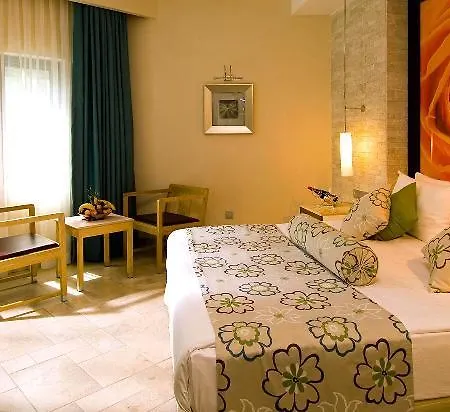 Szálloda Blue Waters Club 5*